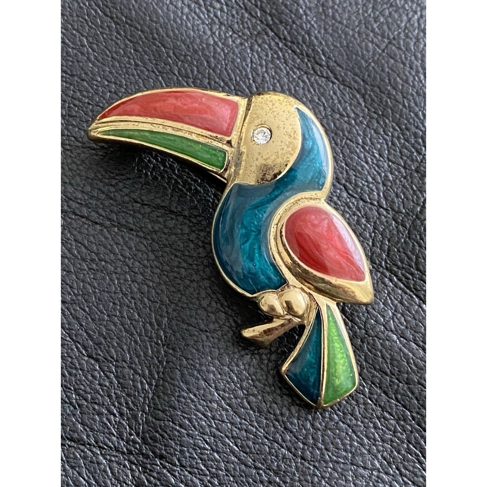 VNtG 1970's Brooch Toucan Tropical Bird Enamel Goldtone Green Red Blue Feathers